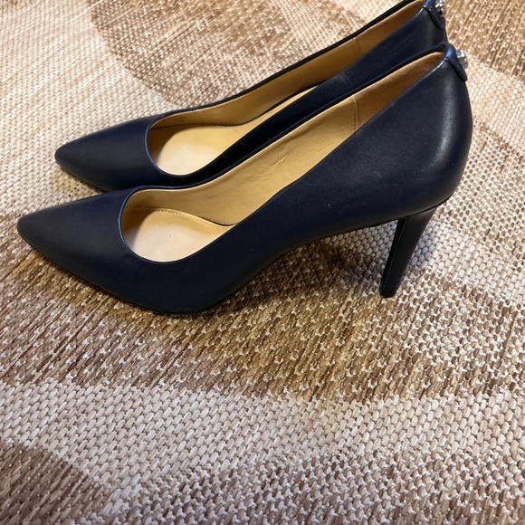 Michael Kors Elegant Navy Heels Size 8 - Picture 2 of 6